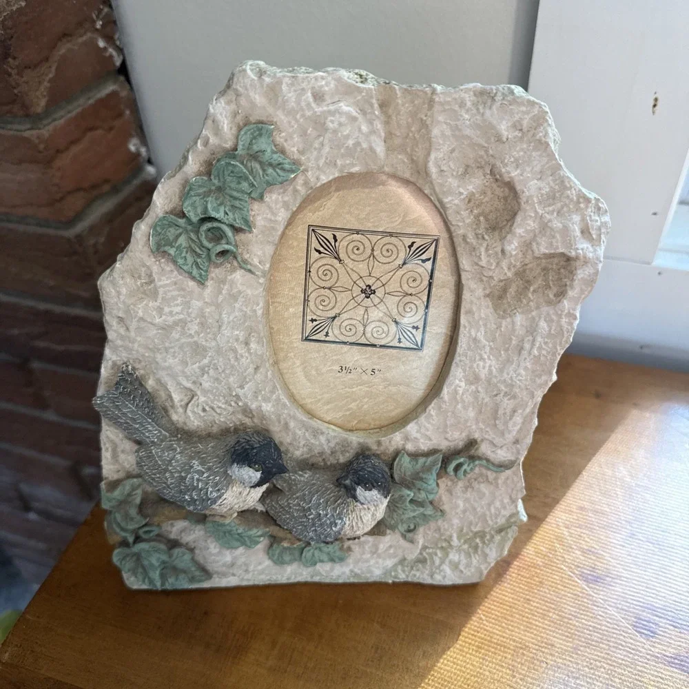 Chickadee Pine Cone 3D 3.5x5 Photo Picture Frame Resin Faux Stone Desk Tabletop